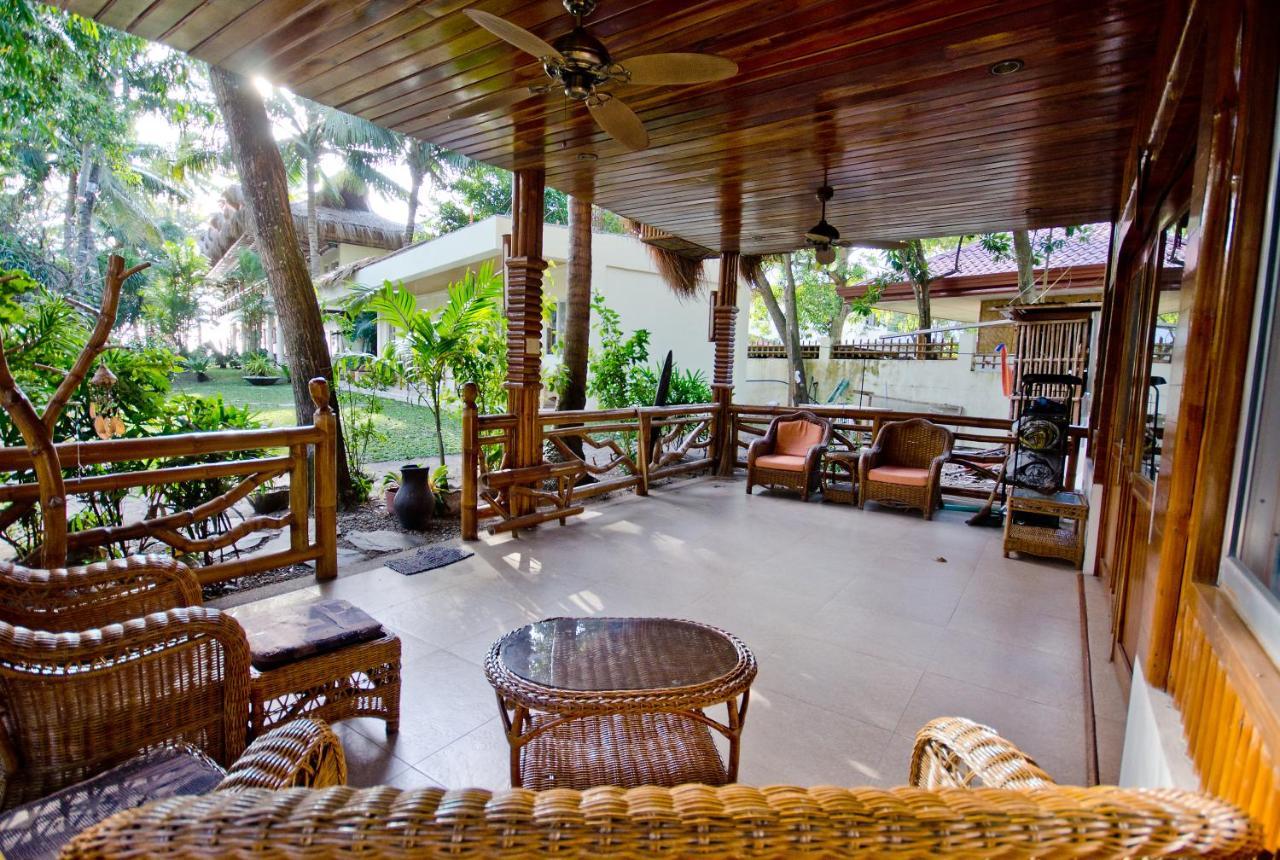 Mike'S Dauin Dive Resort Exterior photo